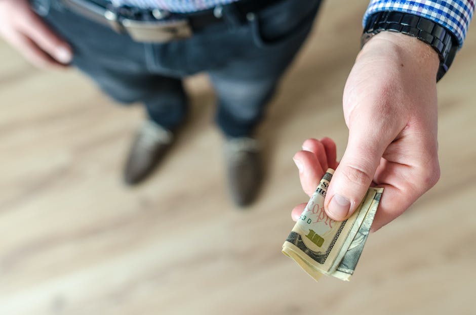 money belt and hidden pouch for valuables