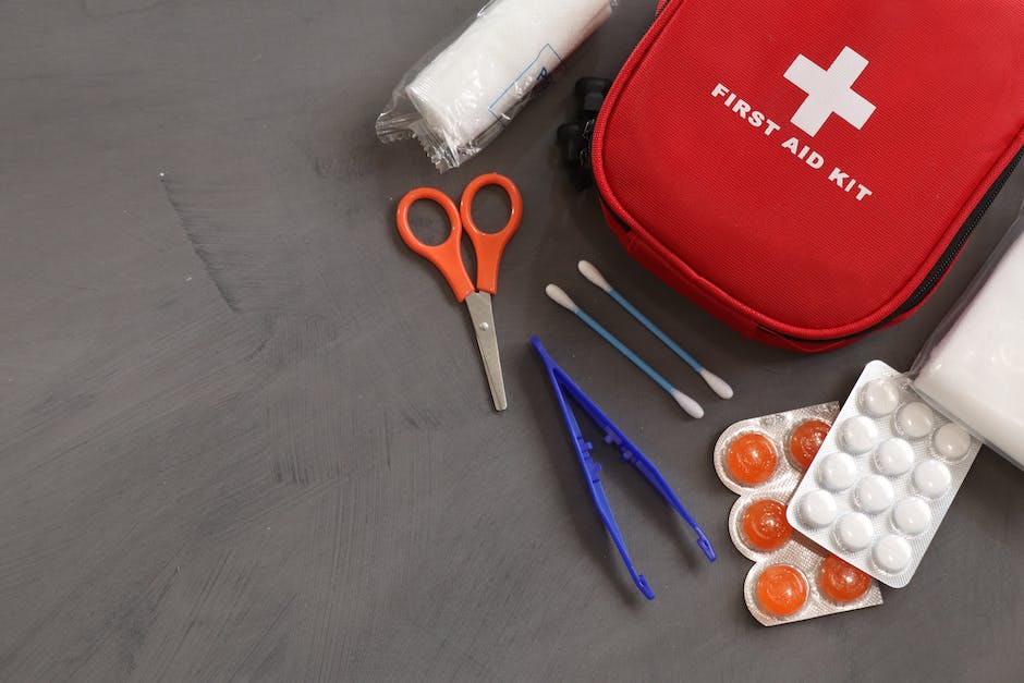 packing first aid kit